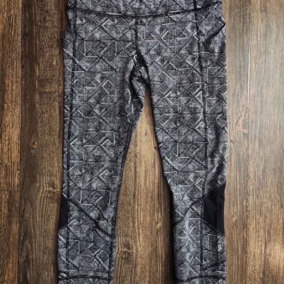 Lululemon Pace Rival Crop 22" Size 6 - Picture 5 of 9